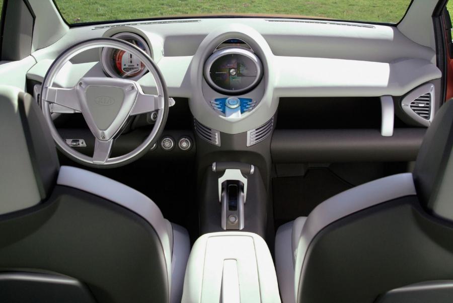  Kia KCV IV Mojave Concept 2004 года  (фото 17 из 29)
